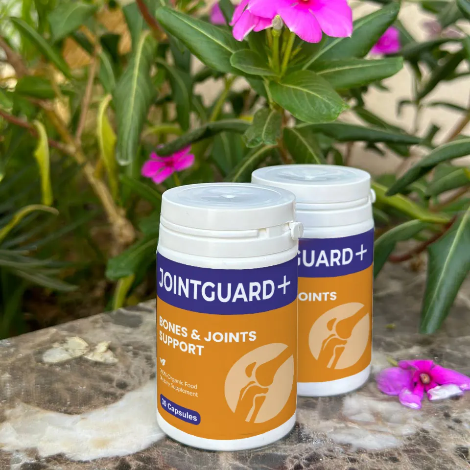 علبتين JointGuard+ وسط الورد والنبات